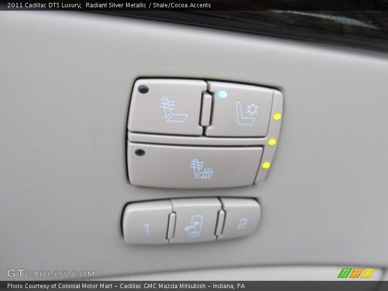 Radiant Silver Metallic / Shale/Cocoa Accents 2011 Cadillac DTS Luxury