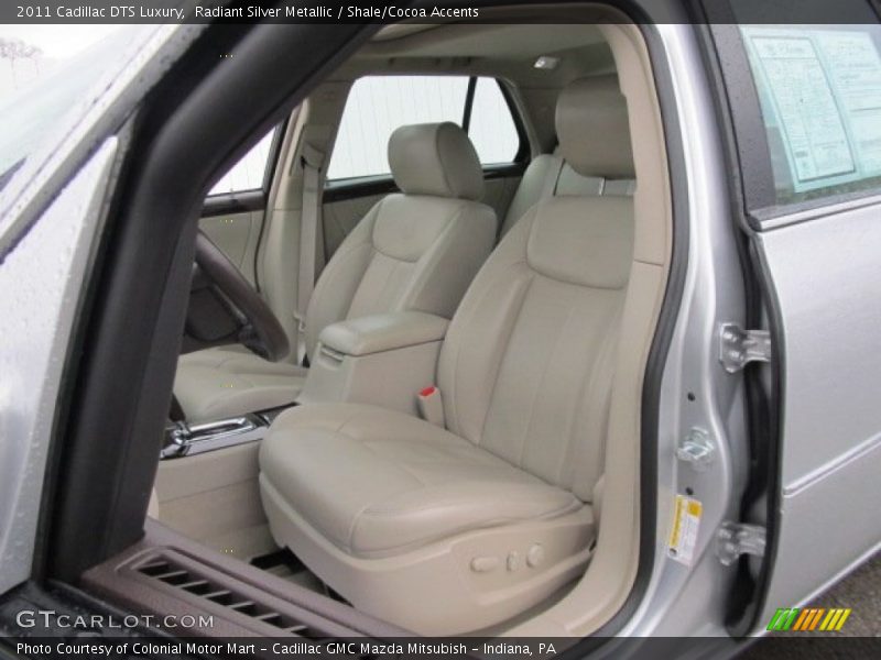 Radiant Silver Metallic / Shale/Cocoa Accents 2011 Cadillac DTS Luxury