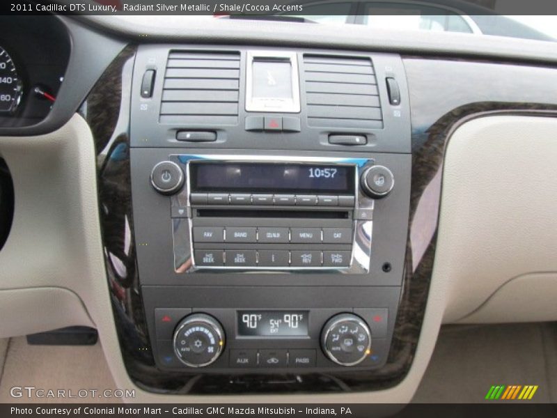 Radiant Silver Metallic / Shale/Cocoa Accents 2011 Cadillac DTS Luxury