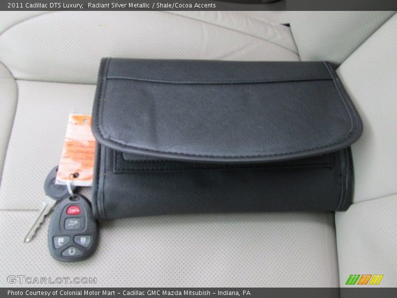 Radiant Silver Metallic / Shale/Cocoa Accents 2011 Cadillac DTS Luxury