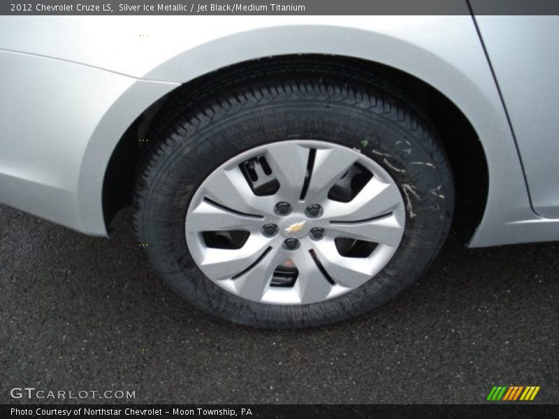Silver Ice Metallic / Jet Black/Medium Titanium 2012 Chevrolet Cruze LS
