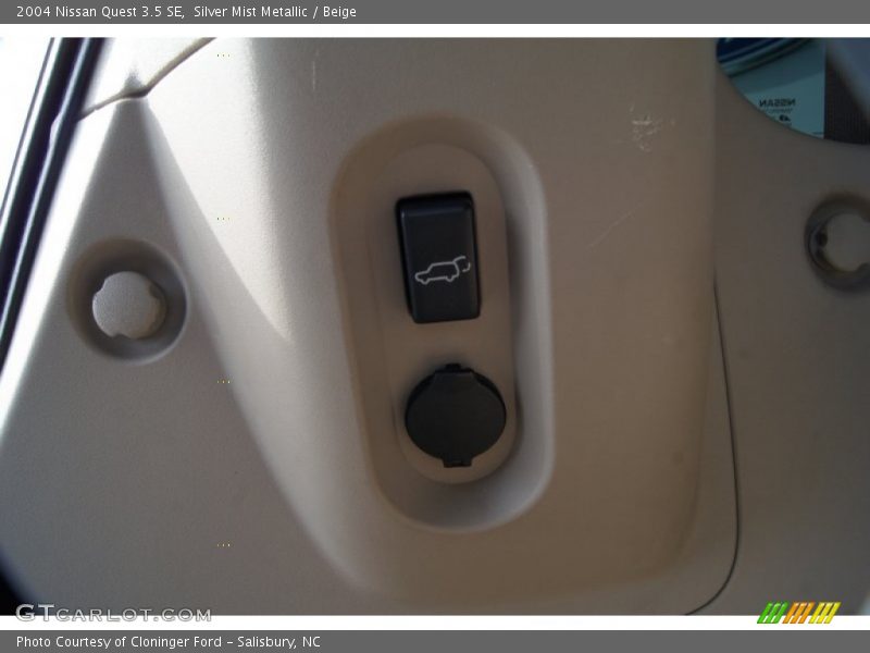 Silver Mist Metallic / Beige 2004 Nissan Quest 3.5 SE