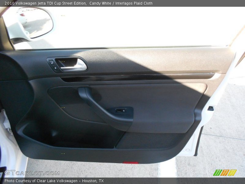 Candy White / Interlagos Plaid Cloth 2010 Volkswagen Jetta TDI Cup Street Edition