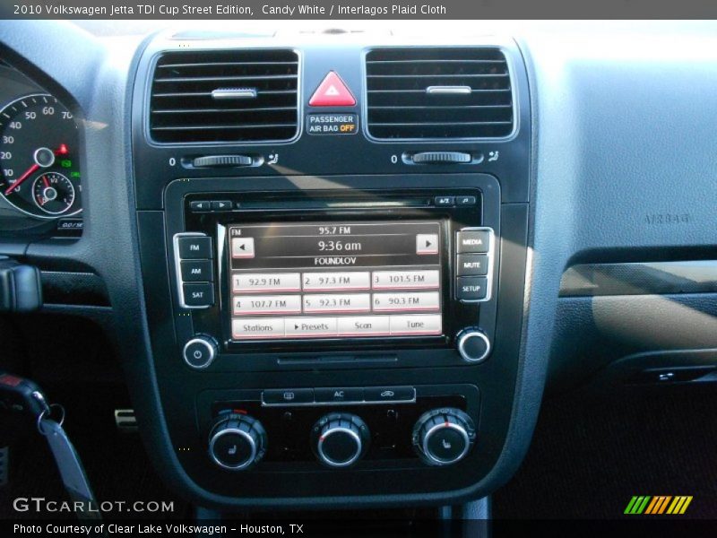 Candy White / Interlagos Plaid Cloth 2010 Volkswagen Jetta TDI Cup Street Edition