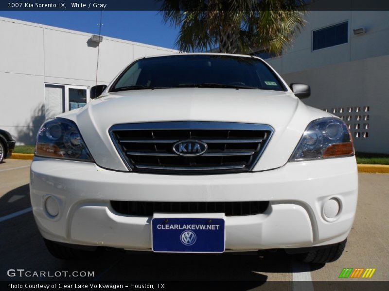 White / Gray 2007 Kia Sorento LX