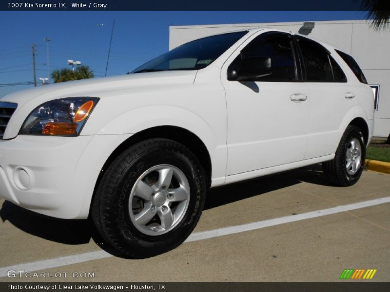 White / Gray 2007 Kia Sorento LX