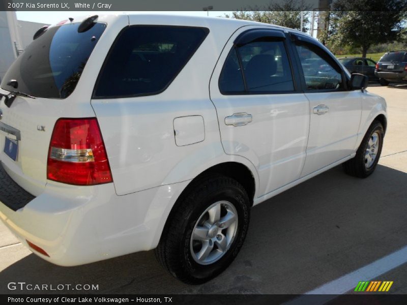White / Gray 2007 Kia Sorento LX
