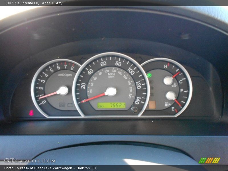White / Gray 2007 Kia Sorento LX