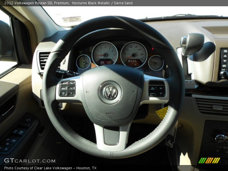 Nocturne Black Metallic / Sierra Sand 2012 Volkswagen Routan SEL Premium