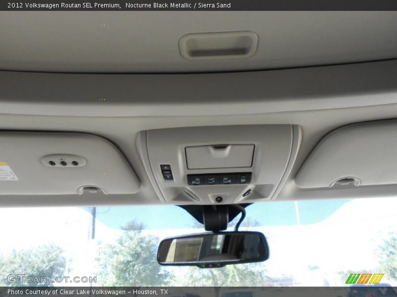Nocturne Black Metallic / Sierra Sand 2012 Volkswagen Routan SEL Premium