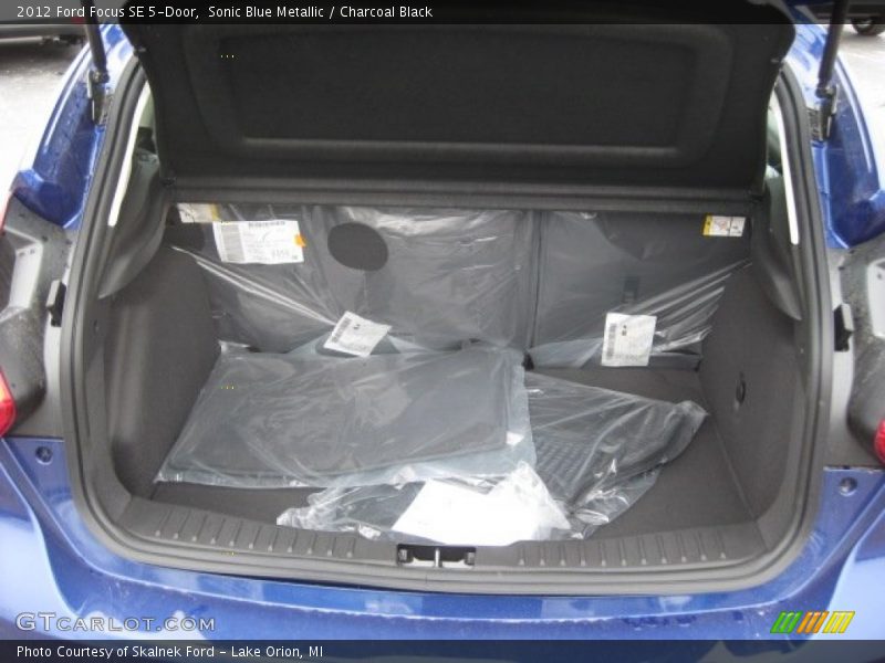 Sonic Blue Metallic / Charcoal Black 2012 Ford Focus SE 5-Door
