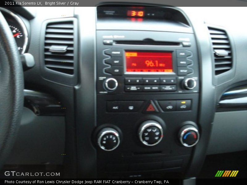 Bright Silver / Gray 2011 Kia Sorento LX