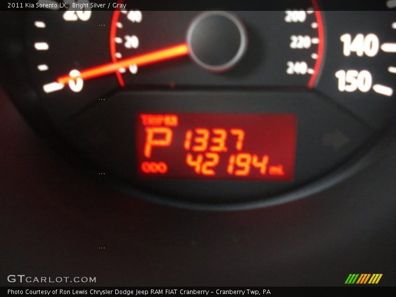 Bright Silver / Gray 2011 Kia Sorento LX