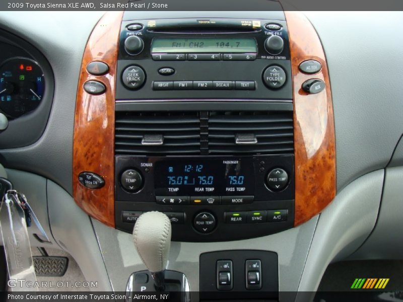 Controls of 2009 Sienna XLE AWD
