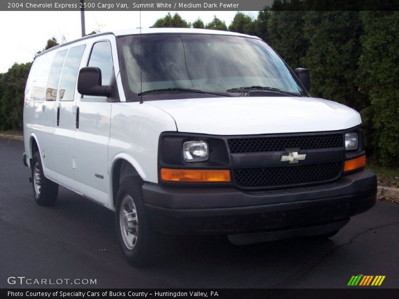 Summit White / Medium Dark Pewter 2004 Chevrolet Express 2500 Cargo Van
