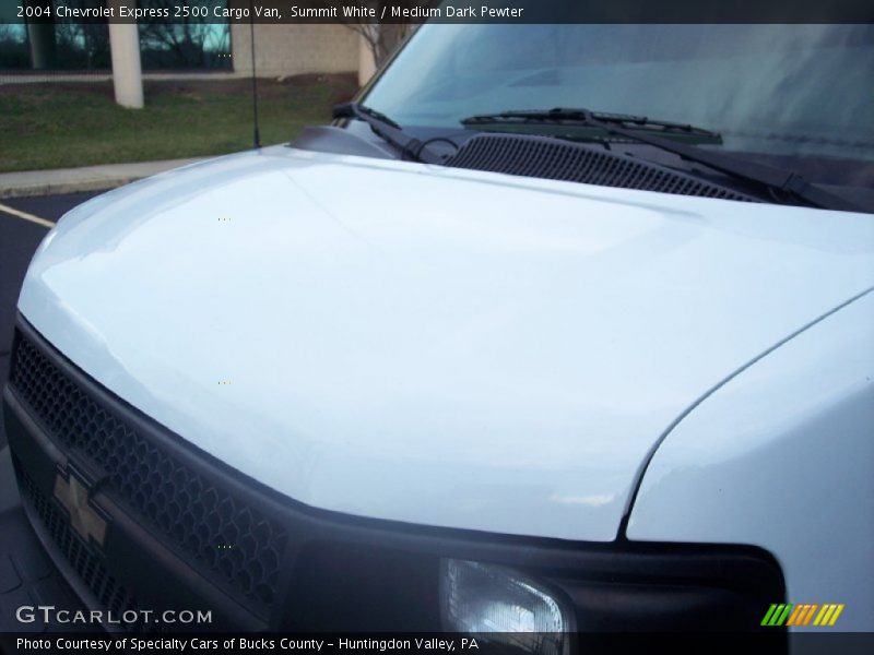 Summit White / Medium Dark Pewter 2004 Chevrolet Express 2500 Cargo Van