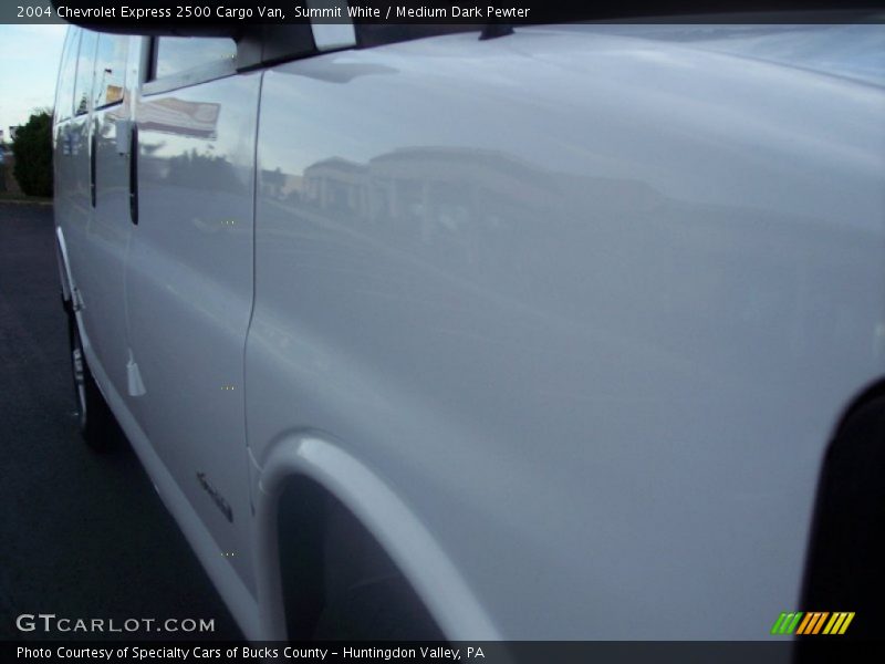 Summit White / Medium Dark Pewter 2004 Chevrolet Express 2500 Cargo Van