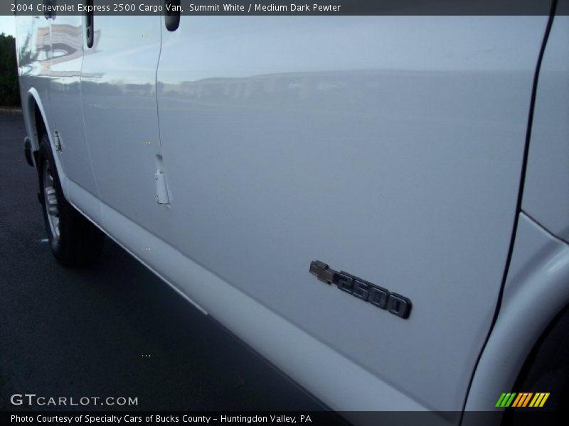 Summit White / Medium Dark Pewter 2004 Chevrolet Express 2500 Cargo Van