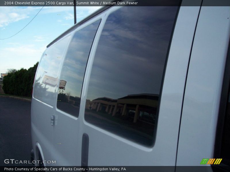 Summit White / Medium Dark Pewter 2004 Chevrolet Express 2500 Cargo Van