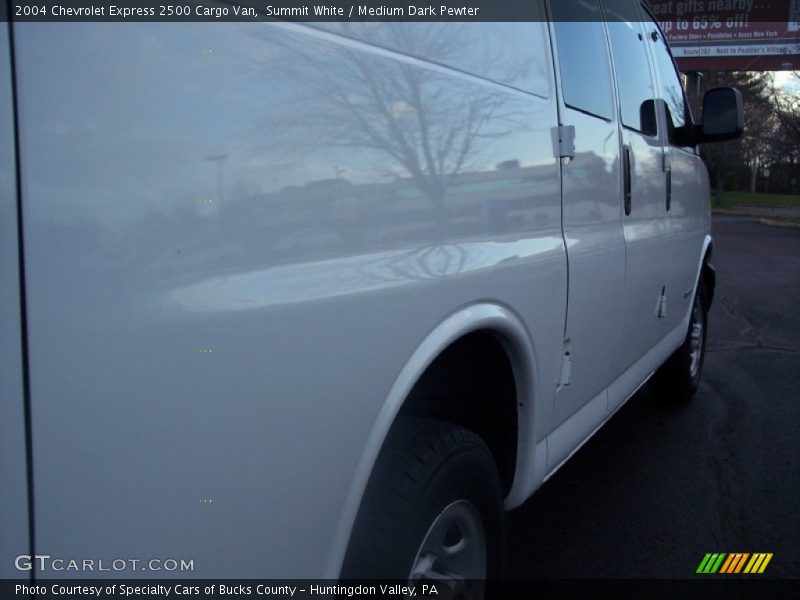 Summit White / Medium Dark Pewter 2004 Chevrolet Express 2500 Cargo Van