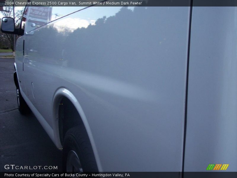 Summit White / Medium Dark Pewter 2004 Chevrolet Express 2500 Cargo Van