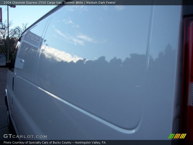 Summit White / Medium Dark Pewter 2004 Chevrolet Express 2500 Cargo Van