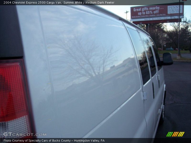 Summit White / Medium Dark Pewter 2004 Chevrolet Express 2500 Cargo Van