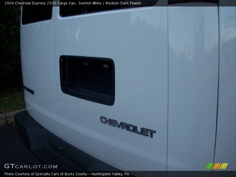 Summit White / Medium Dark Pewter 2004 Chevrolet Express 2500 Cargo Van