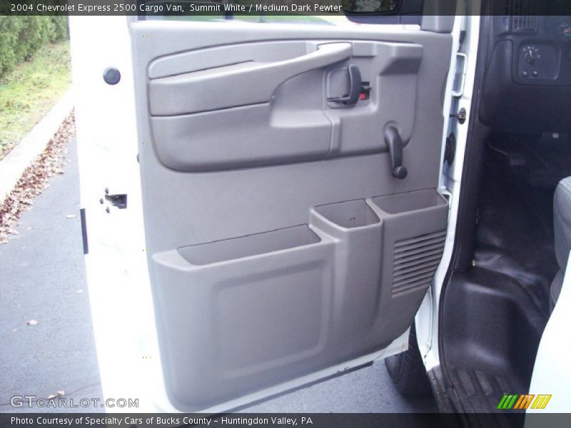 Summit White / Medium Dark Pewter 2004 Chevrolet Express 2500 Cargo Van