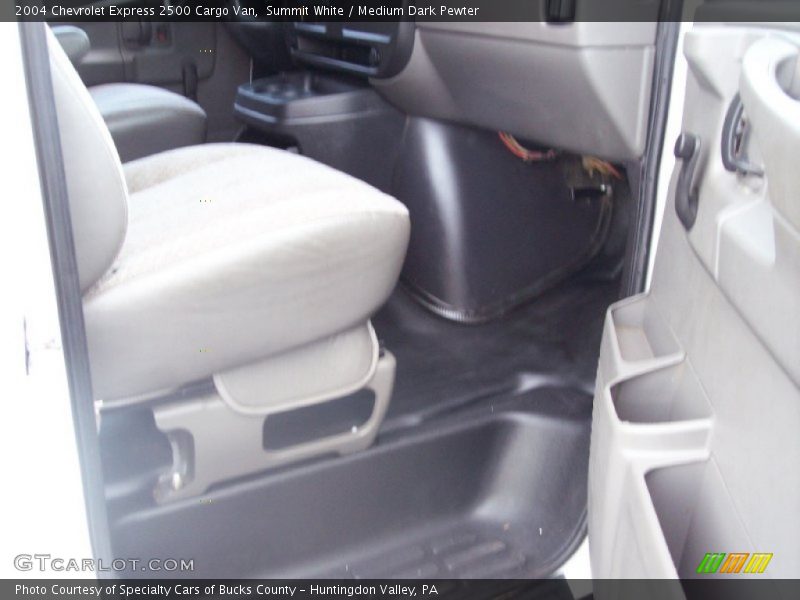 Summit White / Medium Dark Pewter 2004 Chevrolet Express 2500 Cargo Van