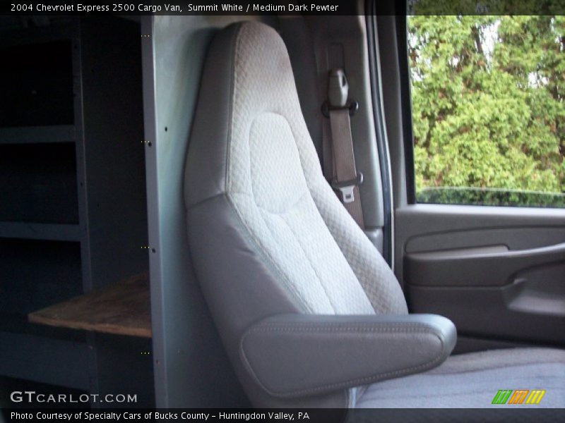 Summit White / Medium Dark Pewter 2004 Chevrolet Express 2500 Cargo Van