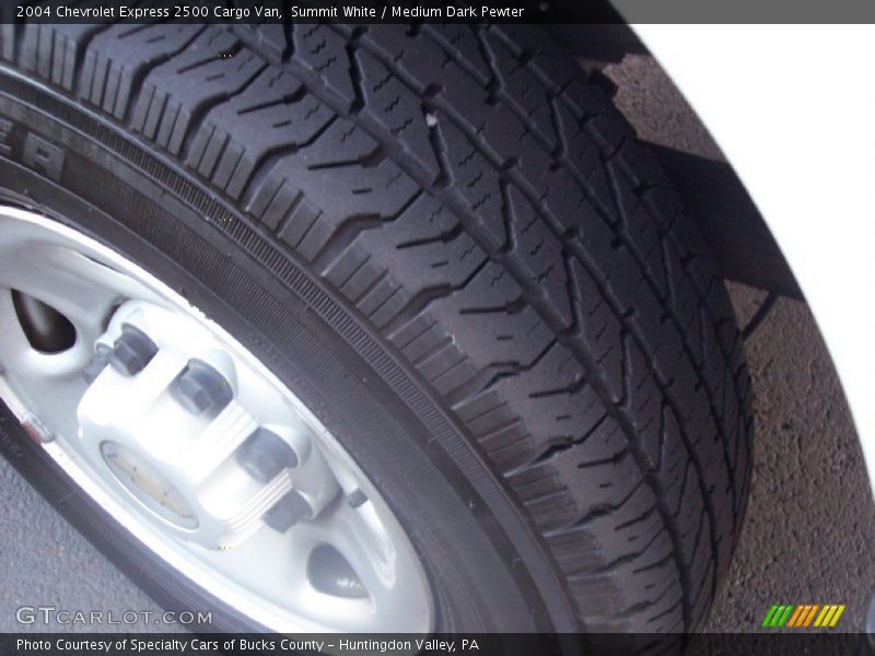 Summit White / Medium Dark Pewter 2004 Chevrolet Express 2500 Cargo Van