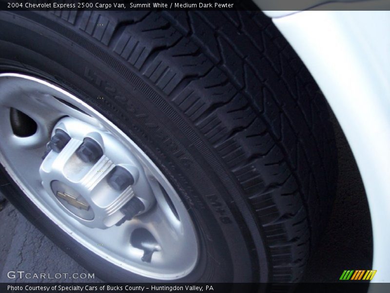 Summit White / Medium Dark Pewter 2004 Chevrolet Express 2500 Cargo Van