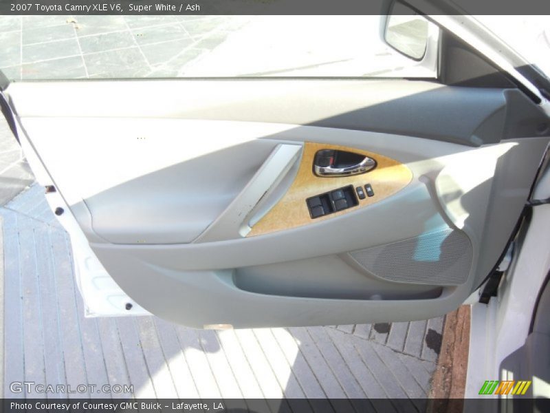 Super White / Ash 2007 Toyota Camry XLE V6