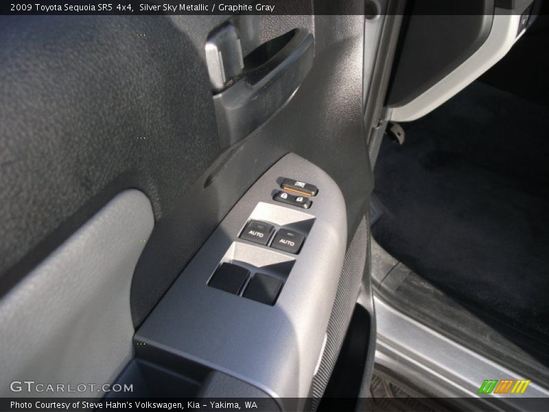 Silver Sky Metallic / Graphite Gray 2009 Toyota Sequoia SR5 4x4