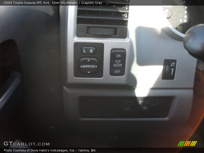 Silver Sky Metallic / Graphite Gray 2009 Toyota Sequoia SR5 4x4