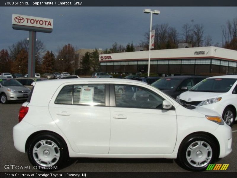 Super White / Charcoal Gray 2008 Scion xD