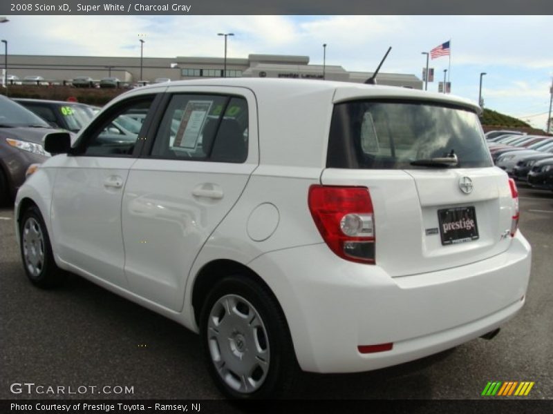 Super White / Charcoal Gray 2008 Scion xD