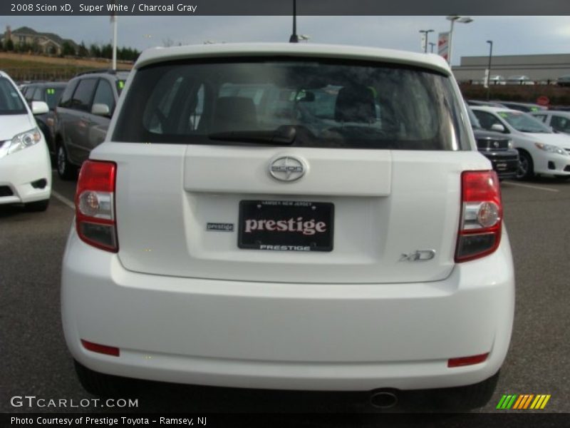 Super White / Charcoal Gray 2008 Scion xD