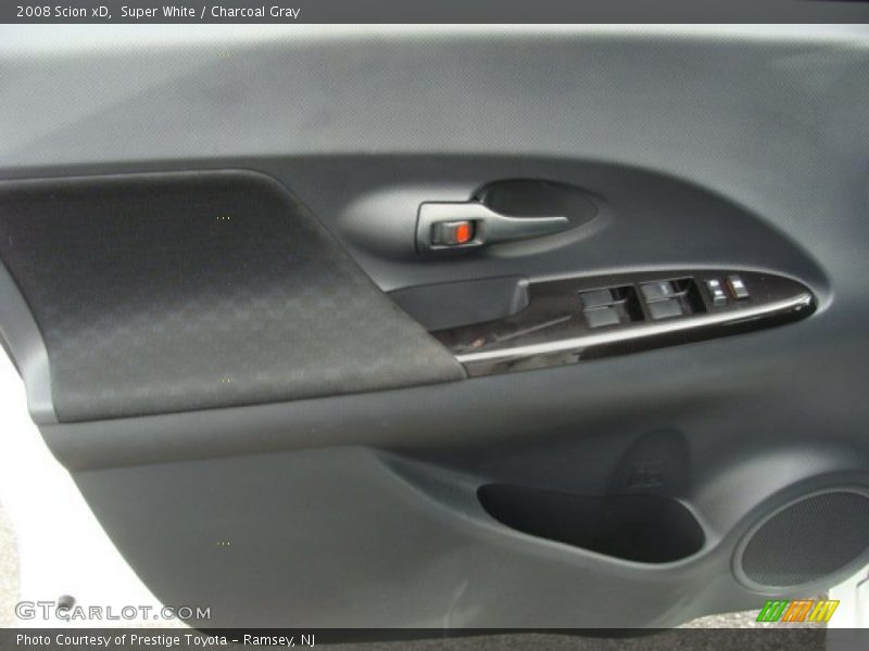 Door Panel of 2008 xD 