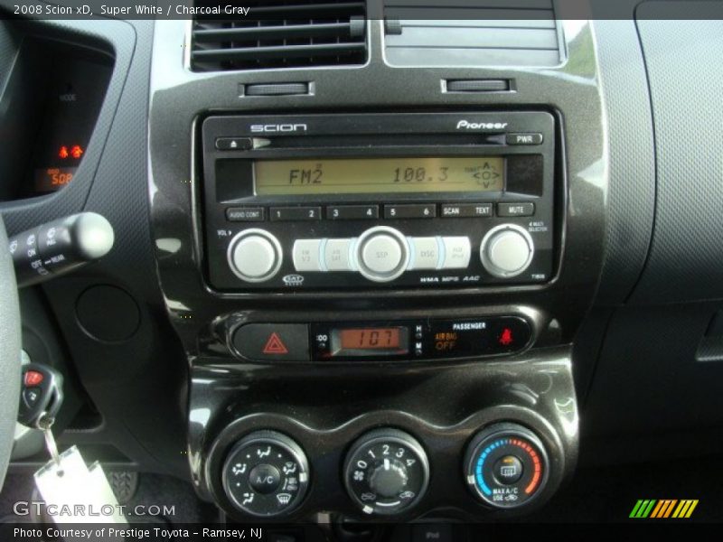 Super White / Charcoal Gray 2008 Scion xD