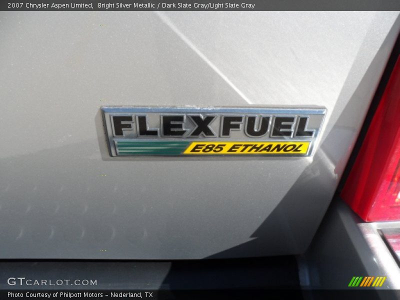 Bright Silver Metallic / Dark Slate Gray/Light Slate Gray 2007 Chrysler Aspen Limited
