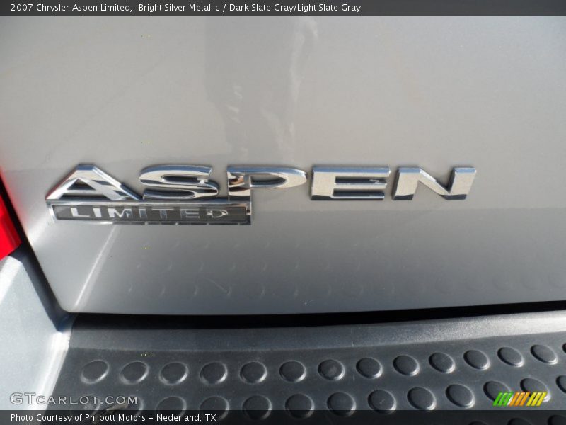 Bright Silver Metallic / Dark Slate Gray/Light Slate Gray 2007 Chrysler Aspen Limited