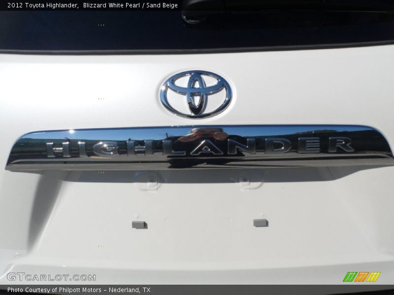 Blizzard White Pearl / Sand Beige 2012 Toyota Highlander