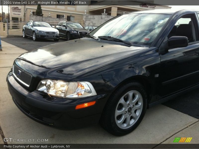 Midnight Black Metallic / Off Black 2001 Volvo S40 1.9T