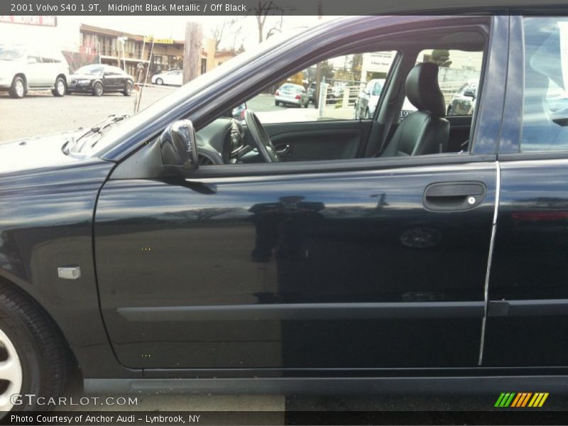 Midnight Black Metallic / Off Black 2001 Volvo S40 1.9T