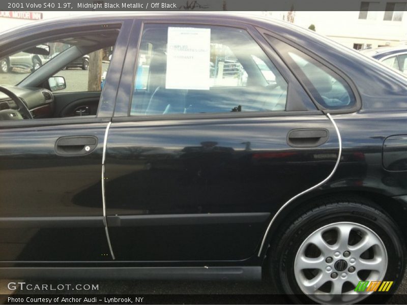 Midnight Black Metallic / Off Black 2001 Volvo S40 1.9T