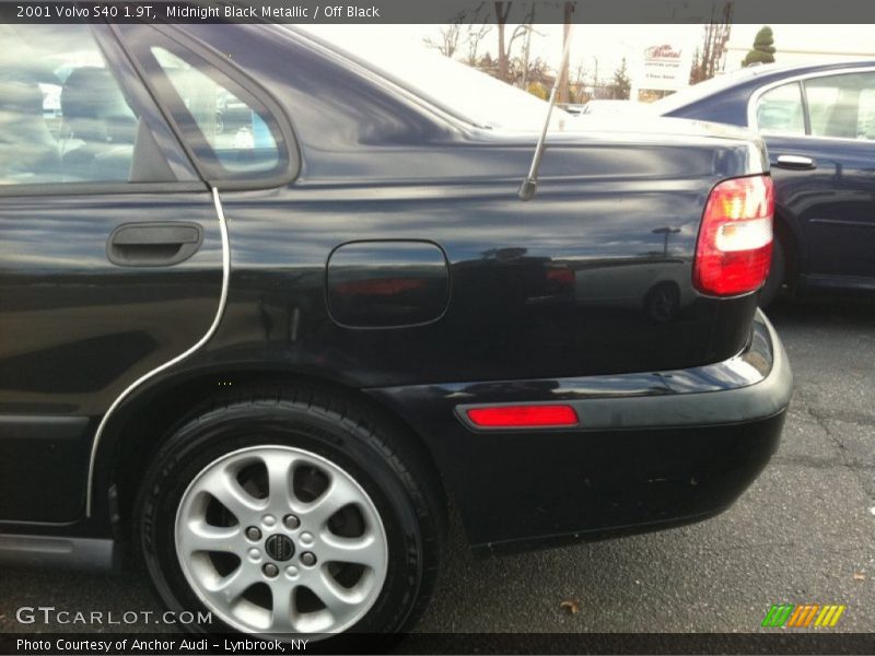 Midnight Black Metallic / Off Black 2001 Volvo S40 1.9T