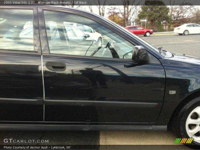 Midnight Black Metallic / Off Black 2001 Volvo S40 1.9T