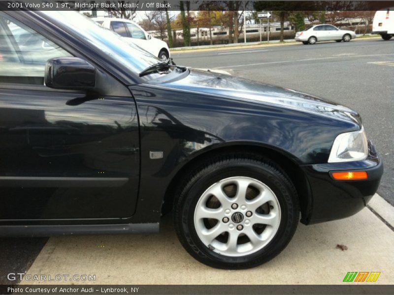 Midnight Black Metallic / Off Black 2001 Volvo S40 1.9T